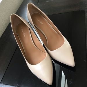 Nude pointed-toe pumps